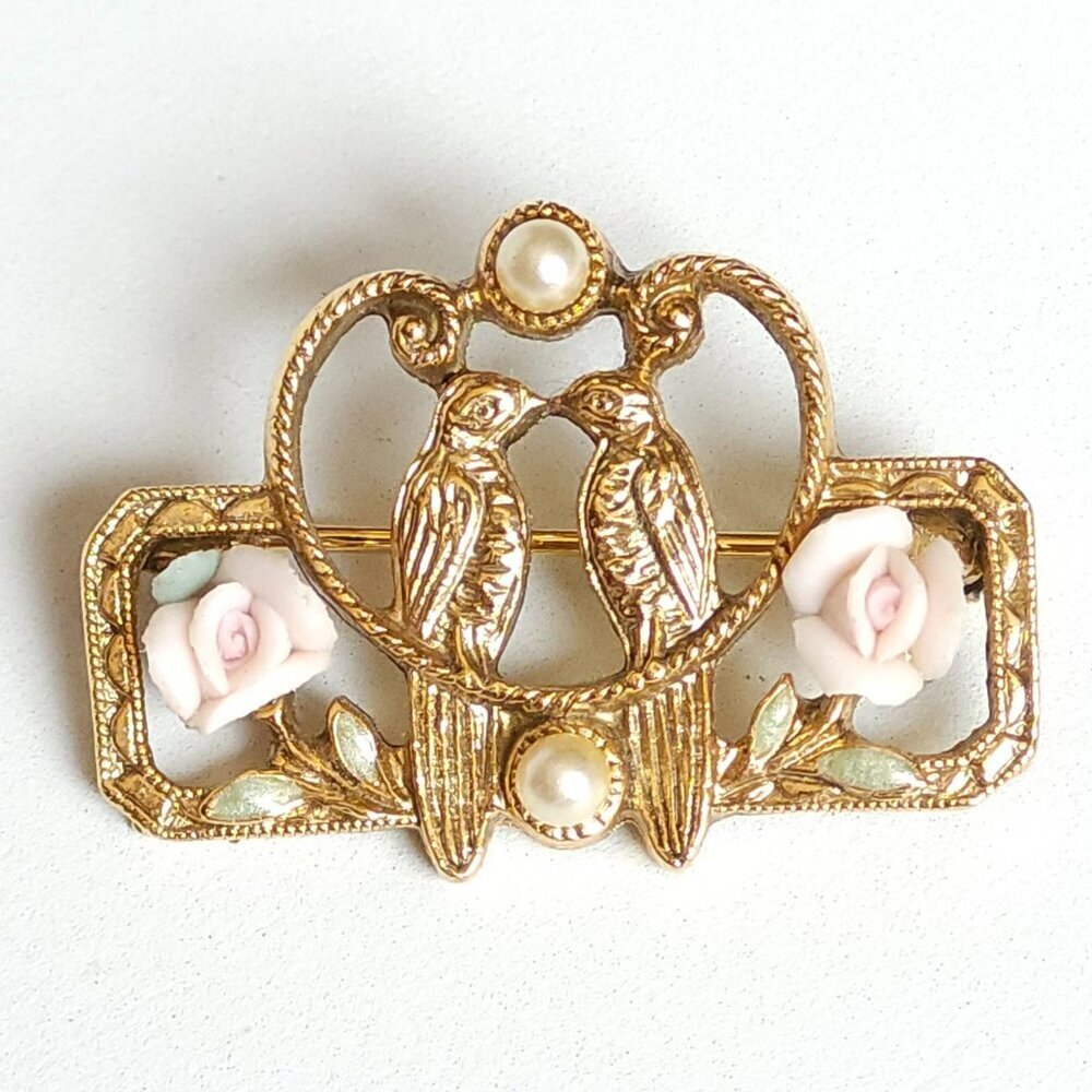 SWEET LOVE BIRDS Pin Brooch Gold Tone VINTAGE